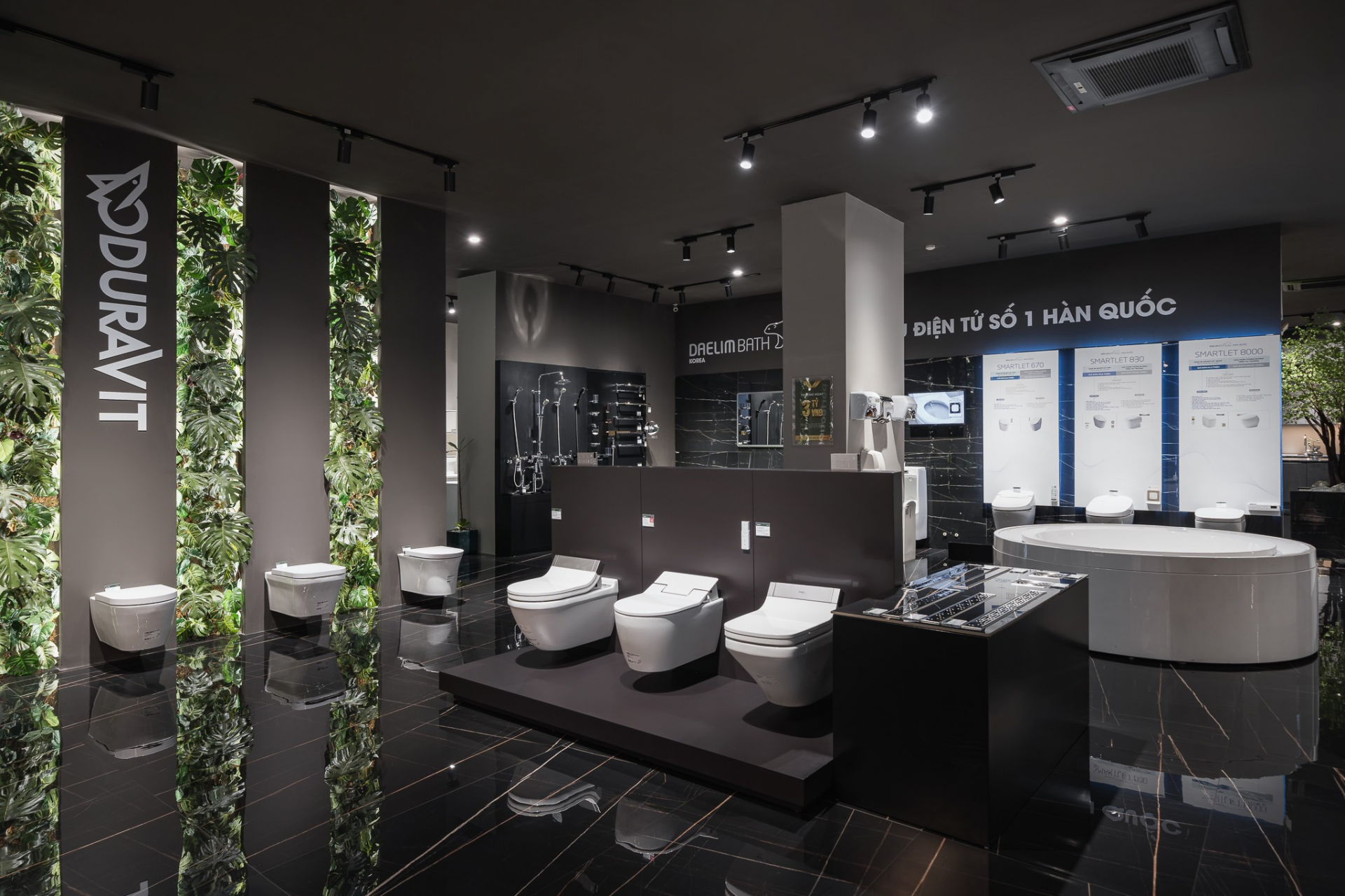 Khu trưng bày Thiết bị phòng tắm chuẩn khách sạn 5 sao tại showroom Hùng Túy