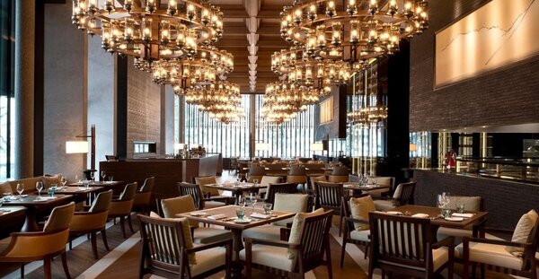 Đèn trang trí nhà hàng - Kiến tạo không gian nhà hàng sang trọng, đẳng cấp cùng Showroom Hùng Túy